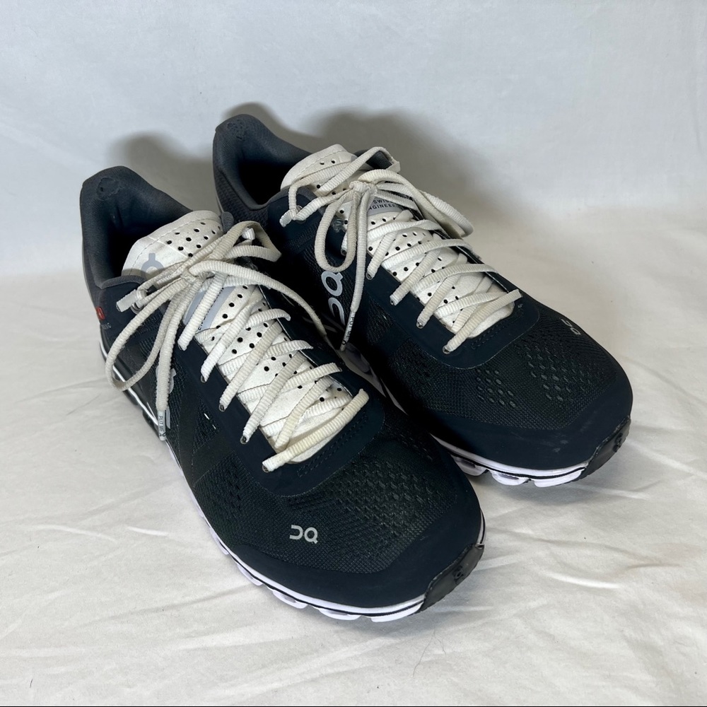 On Cloud Womens Size 6.5 Cloudflow Running Shoes Black & White Great condition